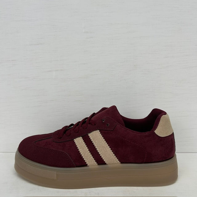 Leuke sneakers met retrozool rood
