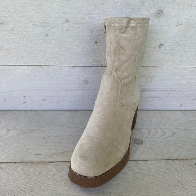 Enkellaarsje met stoere hak beige