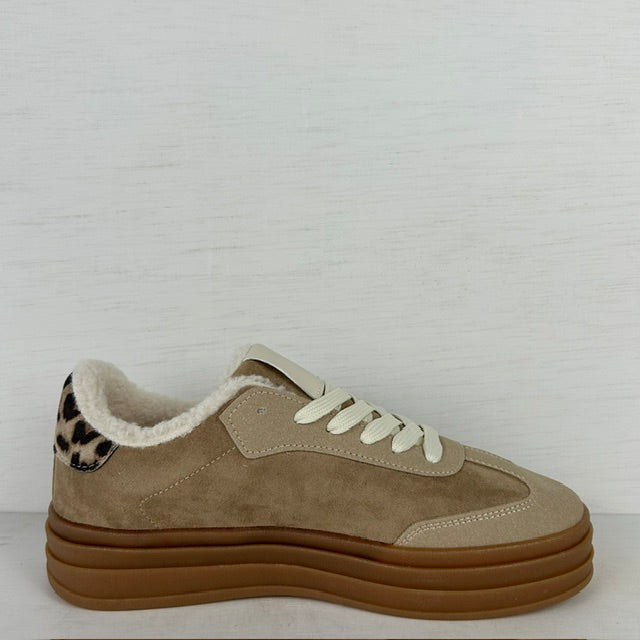 Geweldige retro sneakers met teddy randje panter