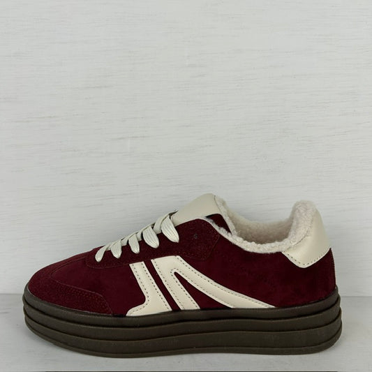 Geweldige retro sneakers met teddy randje rood