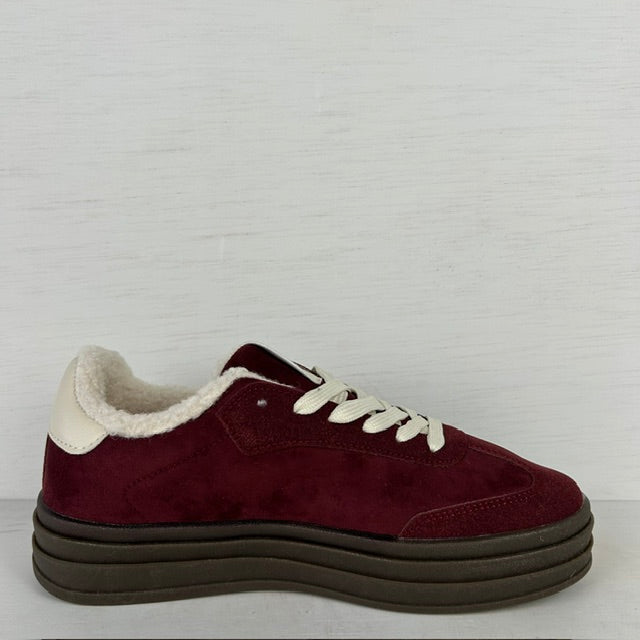 Geweldige retro sneakers met teddy randje rood