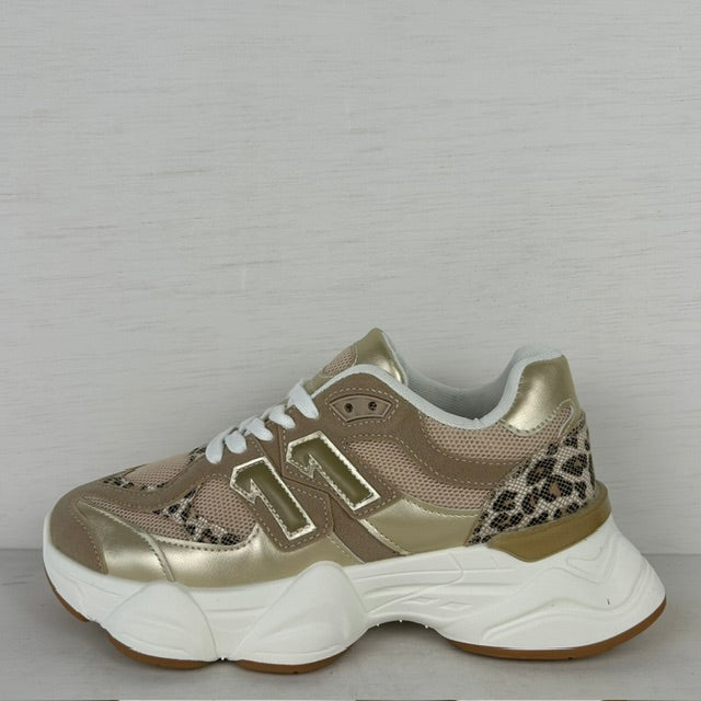 Trendy sneakers met leuk design goud