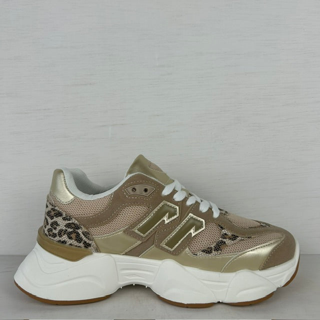 Trendy sneakers met leuk design goud