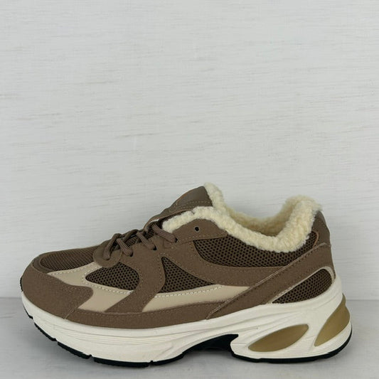 Trendy sneakers met teddy randje lichtbruin