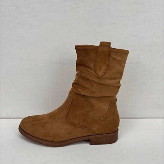 Suedine laarsjes met lage hak camel