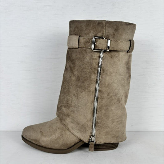 Stoere laarzen met sierlijke flap khaki
