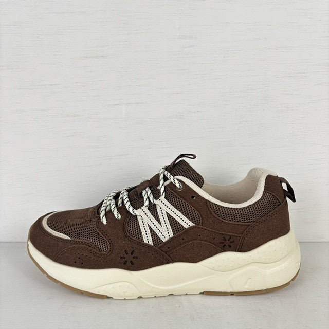 Casual sneaker met trendy look bruin