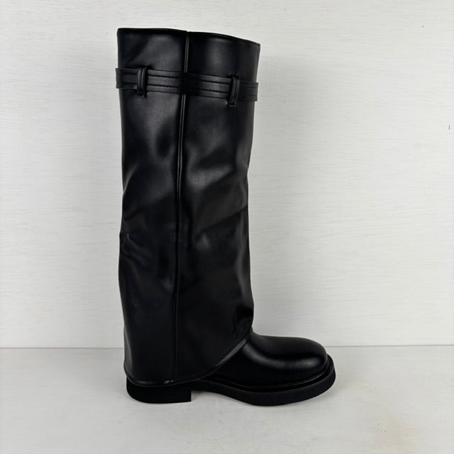 Stoere hoge leatherlook boots met gesp en rits zwart