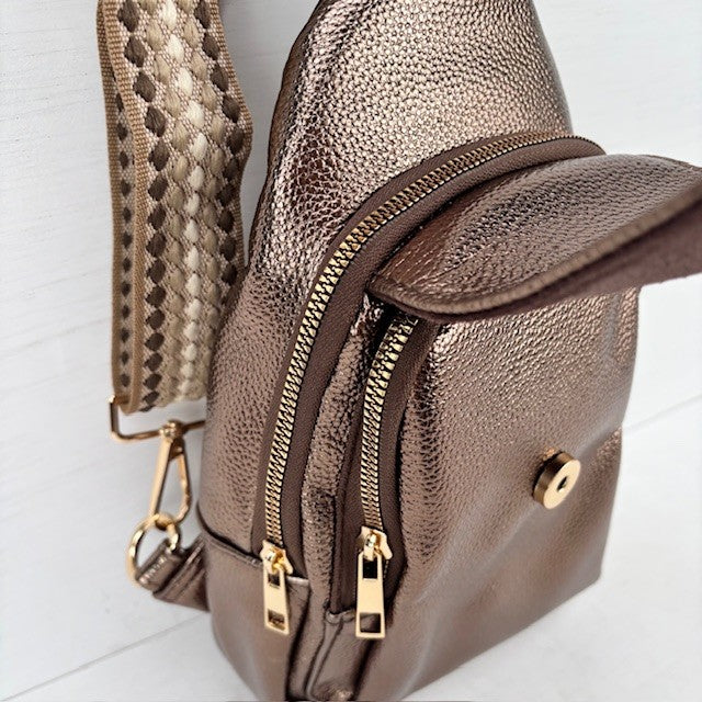 Crossbody bronze