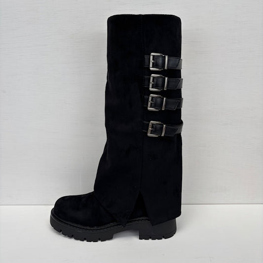 Hoge suedine boots met flap en gespen zwart