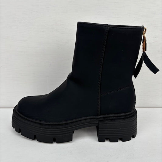 Lage leatherlook boots zwart